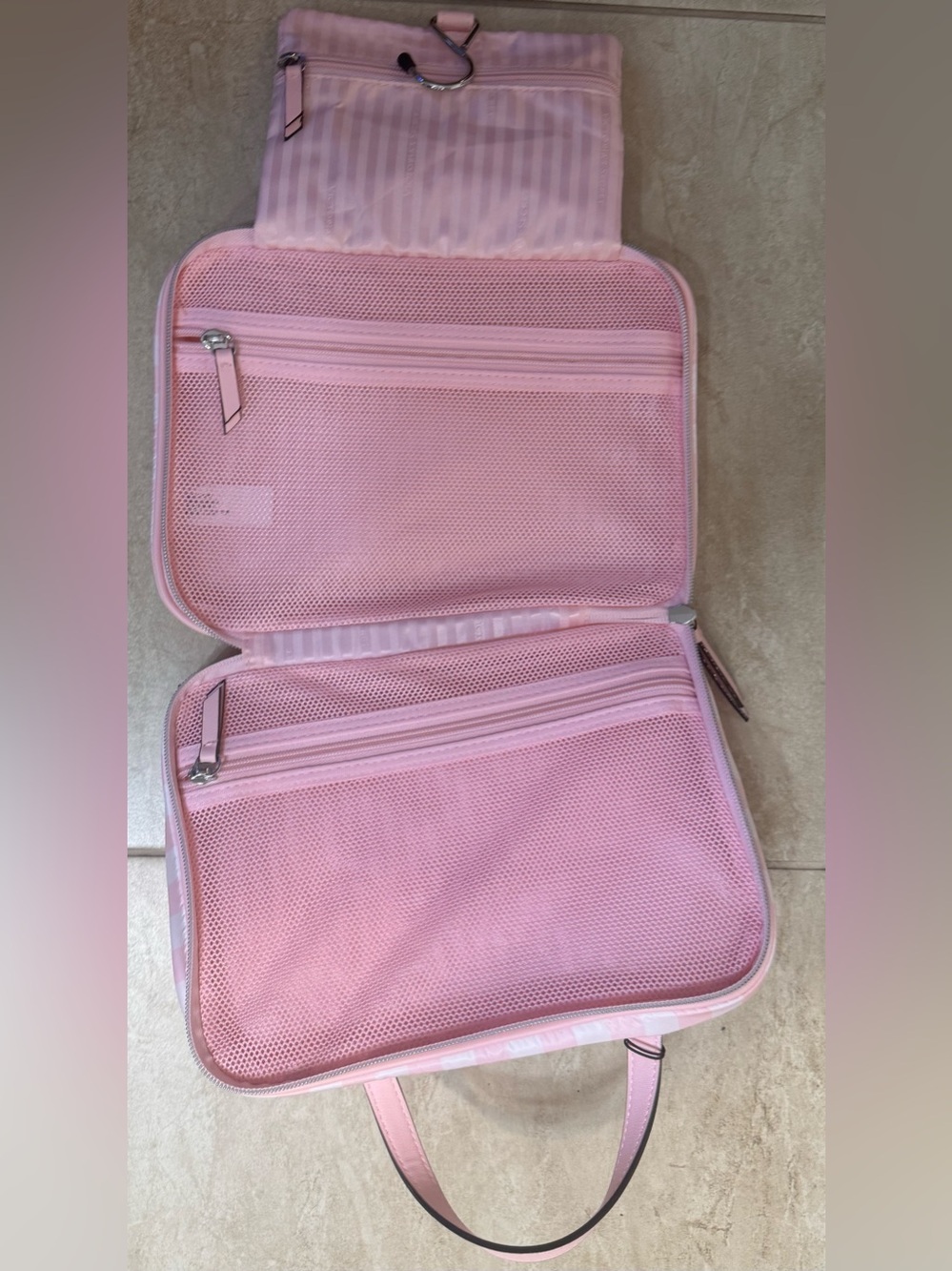 VICTORIA'S SECRET Travel Hanging Toiletry Bag - Picture 10 of 13